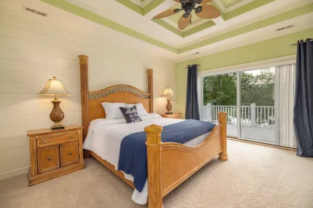 Lakin'ItEasy: Best Dock on lake, upper deck, and Boat slips open. Amazing Views!