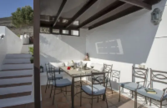 Villa with private Jacuzzi, pool and amazing sea views in a quiet area