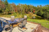Wow! Timber Ranch Lodge, 43 acres, Sleeps 12, Family and Pet Friendly!