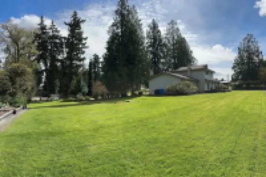 Newly Renovated 4 Bedroom, Quiet Country Home on 5 Acres in Edgewood, Sleeps 8 에지우드 호텔