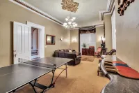 Family Friendly, Historic Mansion Row, 5 min from Louisville!