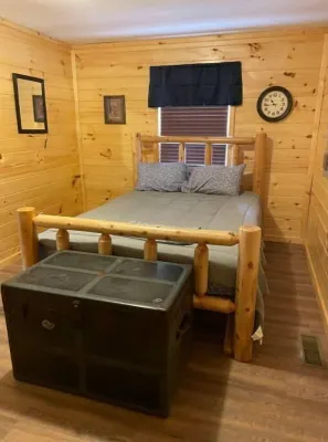 2BR 1 Bath cabin w/ full kitchen, hot tub, and living room.
