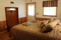 Kara Creek Ranch - King Bed Cabin #8