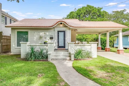 Evangeline House! Beautifully remodeled & Super Close to Downtown