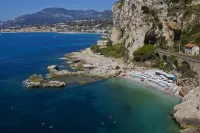 Sea view house with large terrace Hotels in Grimaldi