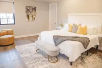 SUNSHINE VILLA..SLEEPS 30, 8 BR, 8 BA, NEW 2023. Pool/Spa, Super nice and Roomy.