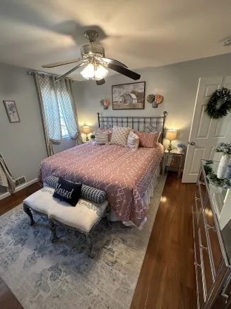 Spacious Farmhouse with Breakfast- Ella’s Place