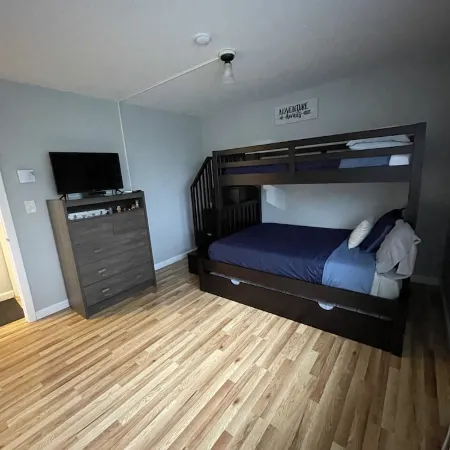 Cozy 2 bedroom 2bath condo Weirs Beach Lake Winnipesaukee Laconia, NH Gunstock