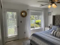 Relaxing Roost—lakefront condo located just steps away from the water’s edge! 酒店