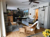 WELCOME  TO THE COUNTRY - LAKE FRONT PROPERTY - THE FOX DEN STUDIO