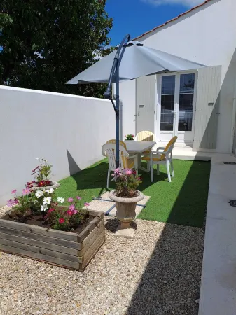 Privileged, calm, bright site 800 m from the beaches of Remigeasse and Perroche