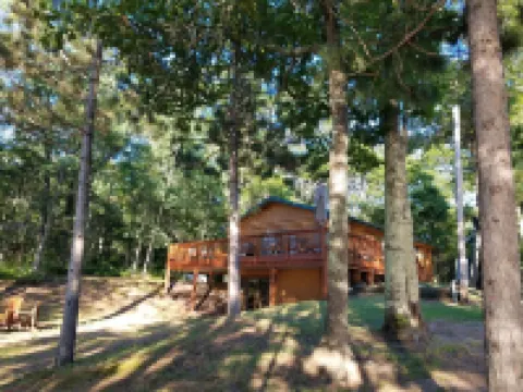 Log Home on Leader Lake- Quiet and Beautiful Sand Bottom Lake, Swim Fish Paddle