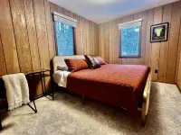 Relax at the Cozy Cottage, just a 5-min drive to it all Hotels in Little Traverse Township