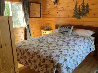 Heartland Camp on Quimby Pond Quill Hill Access Road 주변 호텔