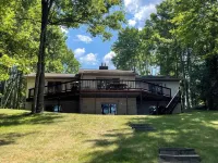 Escape to Paradise: Your dream vacation awaits in our stunning lakefront rental! Hotels in Nokomis
