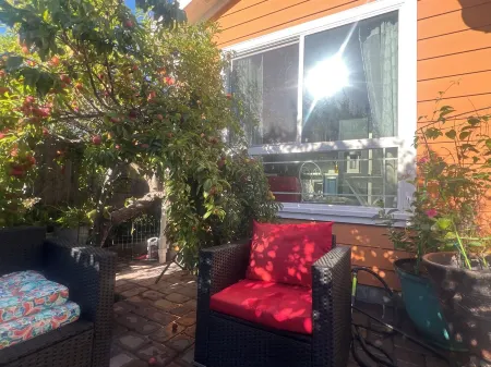 Cozy Detached cottage at rear of main house 30 min. To SF  2 bedrooms 1 bathroom