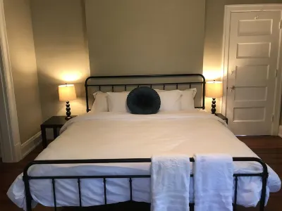 Melbourne Waterfront - 2 Bed 2 Bath - Entire Apartment