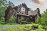 River Woods Retreat:10min to River, L2 EV, Hikes, 2 Fireplaces, Hottub, SP 10mi