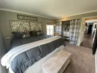 Country Home Villa + PRIVATE POOL & Guest House <1 mile to downtown Port Clinton Hotel di 
