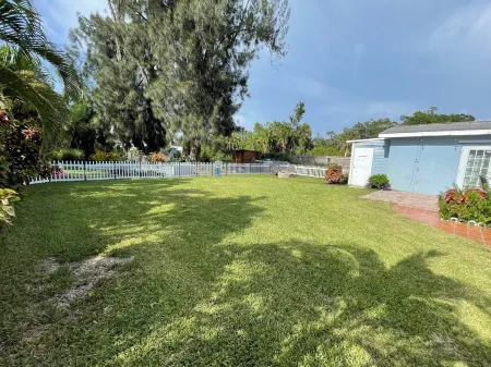 Florida Beach Cottage 3Br-2BA + Den Отели рядом с достопримечательностью «Venice Myakka River Park»