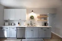 Stylish Highland Park Home Near Popular Hotspots Hotels in Saint Paul