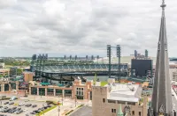 Free Baseball Games! Apartment In Foxtown