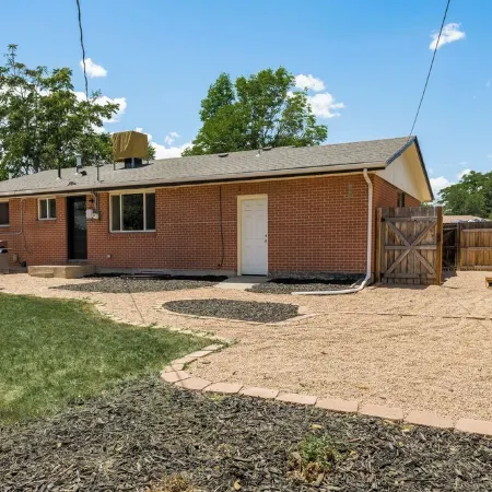 Modern, Luxury, Centrally-Located Home with Hot Tub, Sauna, Gym. Pet-Friendly.