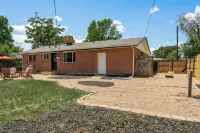 Modern, Luxury, Centrally-Located Home with Hot Tub, Sauna, Gym. Pet-Friendly. - Gym