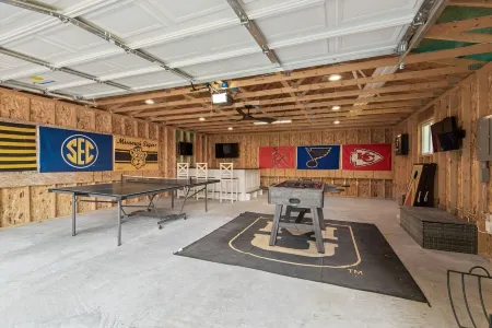 Spacious & Cozy near Downtown ~ HotTub ~ Game Room