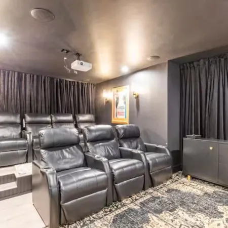 Spacious Luxury Highland Townhome • Home Theater •Sleeps 6 • Walk to Splash Pad