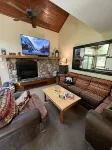 Lola’s Lodge Ski-In/Ski-Out 3 bedroom Lodge near hiking/golf