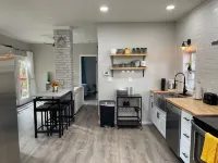 Siri's Pride & Joy Cute 2 bed/2 bath bungalow nestled on a private corner lot