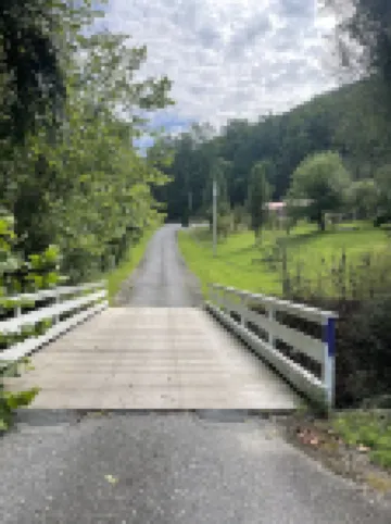 Beautiful 3 bedroom 3 bath log cabin 40 minutes from Asheville.