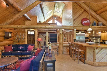 Secluded luxury log home in Wisconsin wilderness