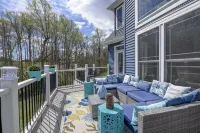 Dog friendly waterfront home restaurant boat rentals arcade putt putt ice cream