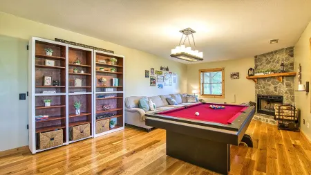 Breath-taking long-range views nestled in the heart of the Great Smoky Mountains