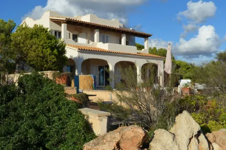 Elegant 3-bedroom villa in Fig.1. Sea line with stunning views Отели рядом с достопримечательностью «Racó de s'Arena»