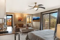 Oak Creek Oasis: Pool, Spa, Golf