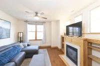 Main Street Carbondale Townhome.  Super Convenient. Hotels in Carbondale