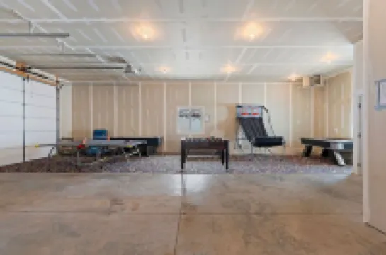 Bear Lake Cabin Sleeps 12! Game Room! Plenty of Parking for Cars and Toys!