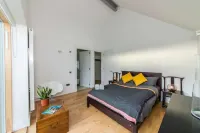 Architect Designed Barn, Beautiful Location Hotels in Westhill