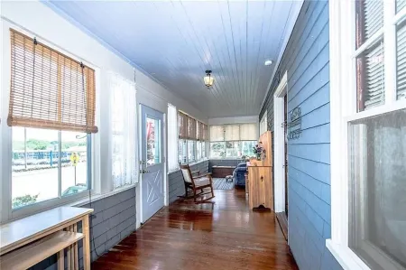 Charming 3 Bed with large backyard close to Newport Отели рядом с достопримечательностью «Публичная библиотека Мидлтаун»