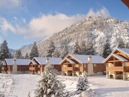 Golf Course View Condo • Quick Walk to Downtown Leavenworth & Resort Pools!