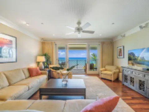 Oceanfront 4Br Villa • Sleeps 10 • Luxury Resort • Beach, Pool & Private Balcony