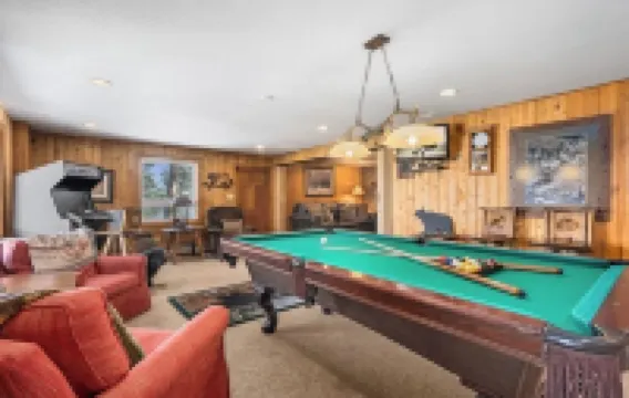 Majestic views! 4 bedroom, 4.5 bath home close to town