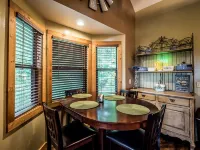 🍁 Huckleberry Cabin - wifi, Fireplace,  fire pit, VIEWS! Only 3 miles To Helen!