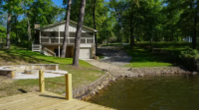 Copper Porch Cottage on Lake Hamilton, Fire Pit, Fishing Dock, Boat Ramp, Views!