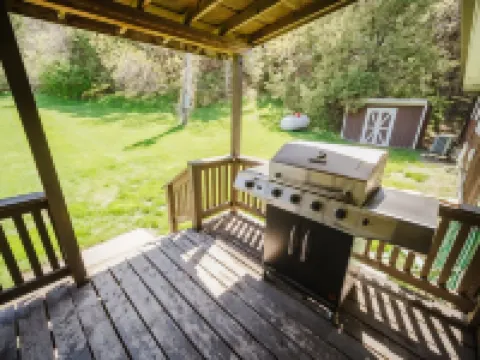 Steps from the water, firepit, large yard, family friendly Hotels in Brule County
