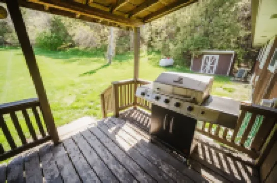 Steps from the water, firepit, large yard, family friendly