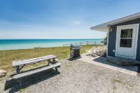 Cozy Lakefront Cottage - Gorgeous Views of Lake Huron!